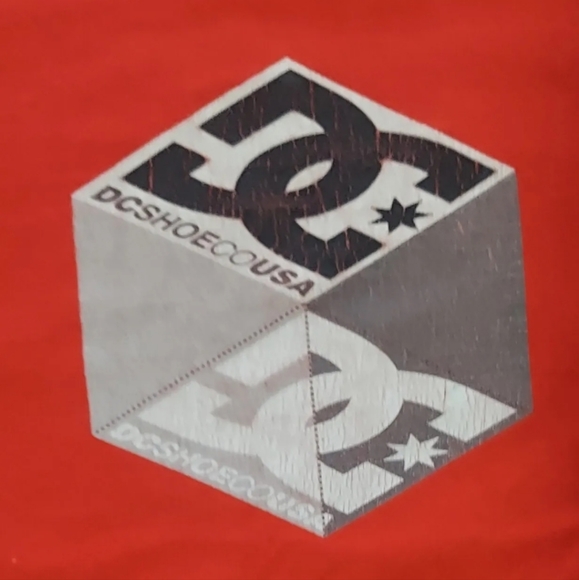 DC Shoe Co USA Vintage Red Men's T-Shirt With Logo Size Medium - Picture 3 of 9